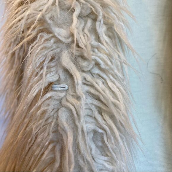 Graham and Spencer Faux Fur Cream Vest Women's M - Picture 8 of 9